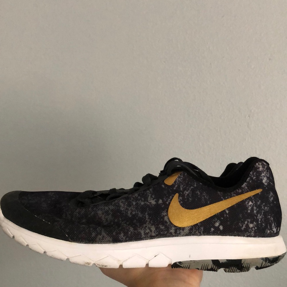NIKE GOLD AND BLACK SHOE